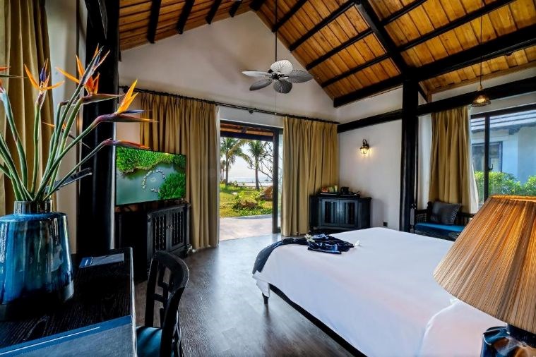 Bungalow Wooden with Beach Front